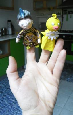 "finger puppets 8" by Suzan Geridönmez
