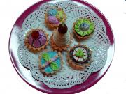cupcakes by Neomi Goldbaum