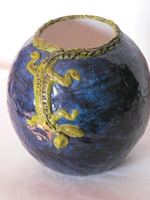 "Blue vase whith lizard" by Mirta Pastorino