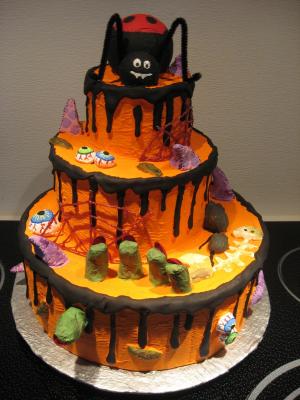 "Halloween cake box; Boîte en forme de gâteau d'Halloween" by Johanne Bourget