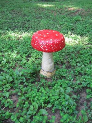 "Amanita Mushroom Inspired Plant Stand" by Evelyn Nearhood
