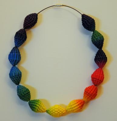 "Collar gargantilla arco iris" by Charo Cadenas Moraga