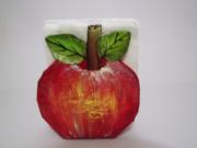 Apple napkin hold by Luciene Santos